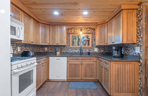 Custer Apartment | Modern Lodge: Hottub + Huge Space + Views + Sauna
