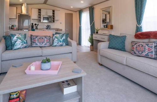 Mullacott Ski Chalet | Modern Lodge nr Ilfracombe & Beaches