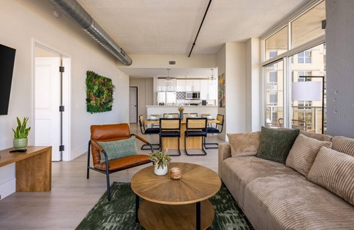 Historic Downtown Apartment | Modern Loft 15 Min from NYC with City View and Pool