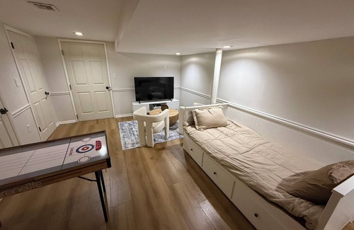 Weequahic Apartment | Modern Loft 9min from EWR