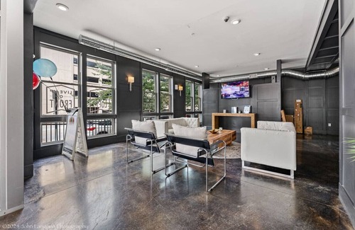 Downtown Memphis Apartment | Modern Loft Retreat Steps from Memphis Hotspots
