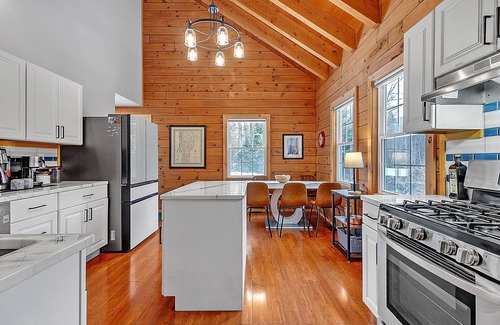 Warren Cabin | Modern Log Cabin Retreat - Ski, Swim, Work & Relax in the Heart of Vermont