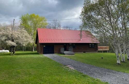 Town of Torrey House | Modern Log Cabin with Vineyard Views