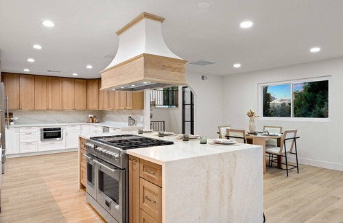 Mount Helix House | Modern Lux 4-bedroom house in amazing Mt Helix with AC, WiFi, fitness machines