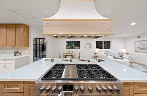 Mount Helix House | Modern Lux 4-bedroom house in amazing Mt Helix with AC, WiFi, fitness machines