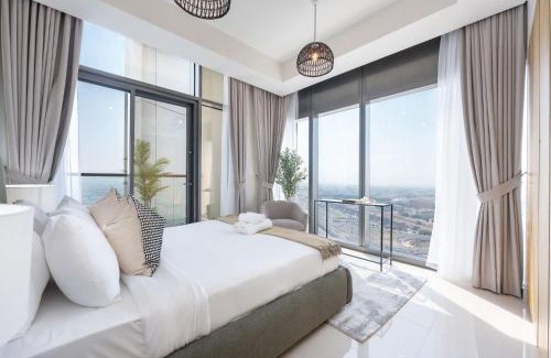 Sheikh Zayed Road Apartment | Modern Luxe 2BR in Business Bay