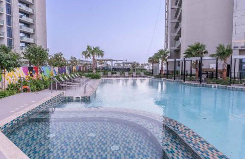 Sheikh Zayed Road Apartment | Modern Luxe 2BR in Business Bay