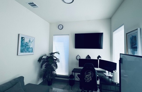 West Dallas House | Modern Luxe City Retreat near Trinity Groves, in Dallas, TX