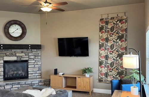 Twin Falls House | Modern Luxe Home~Near St. Lukes Hospital and the Snake River Canyon Rim