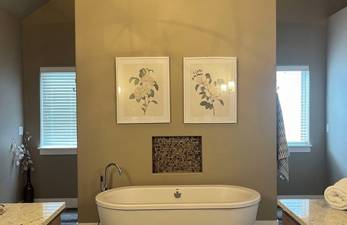 Twin Falls House | Modern Luxe Home~Near St. Lukes Hospital and the Snake River Canyon Rim