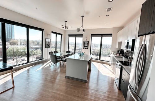 Home Park Apartment | Modern luxe Penthouse in Downtown Atlanta