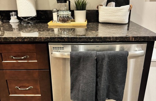 Irving Park East Apartment | Modern Luxury 1bd-1ba - Heart of City: Close to Highway 90 & 94