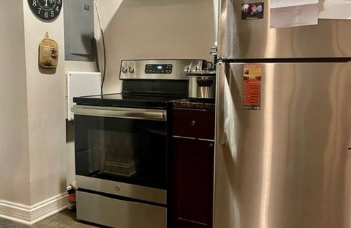 Irving Park East Apartment | Modern Luxury 1bd-1ba - Heart of City: Close to Highway 90 & 94