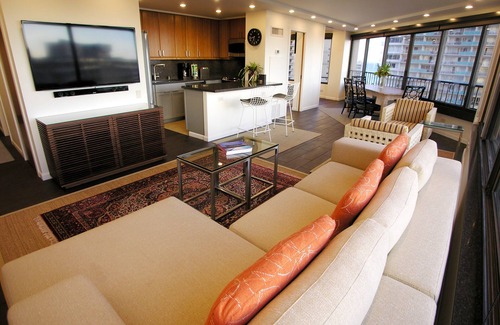 Waikiki Condo | Modern Luxury 2bed 2bath with Ocean Views and Easy Parking