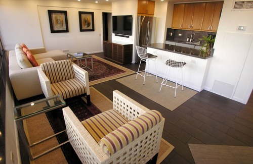 Waikiki Condo | Modern Luxury 2bed 2bath with Ocean Views and Easy Parking
