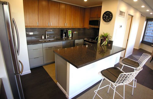 Waikiki Condo | Modern Luxury 2bed 2bath with Ocean Views and Easy Parking