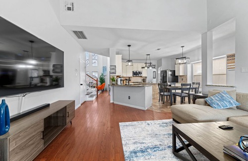 The Colony House | Modern luxury 4BR pet friendly home w/Pool & Fire Pit! Minutes from Grandscape