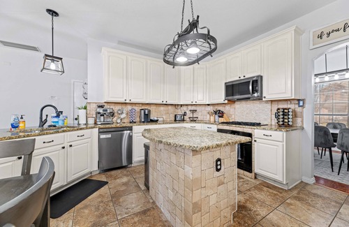 The Colony House | Modern luxury 4BR pet friendly home w/Pool & Fire Pit! Minutes from Grandscape