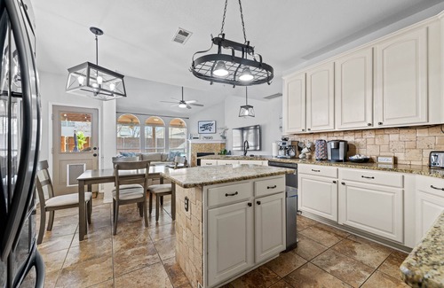 The Colony House | Modern luxury 4BR pet friendly home w/Pool & Fire Pit! Minutes from Grandscape