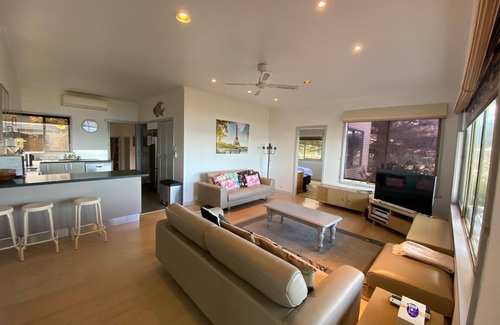 Long Beach House | Modern Luxury Beachfront Home 10 Steps from Beach