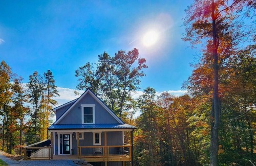 Ellijay Cabin | Modern Luxury Cabin, Hot Tub, Pet Friendly, Walk to Carters Lake, Mtn View, Fun