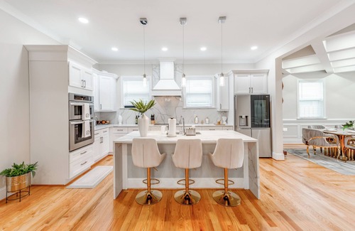 Shannon Park House | Modern Luxury Home near NoDa 5BR, 5BA, Sleeps 10