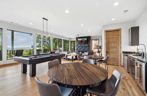 Morganton Cabin | Modern Luxury, Hot Tub, Mtn Views, pool table