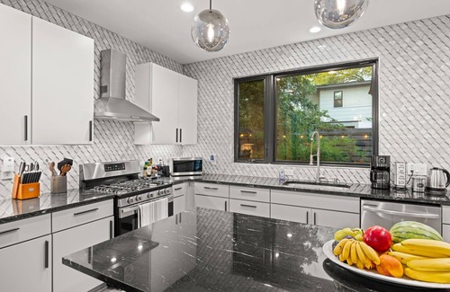 Govalle House | Modern Luxury House: East Austin