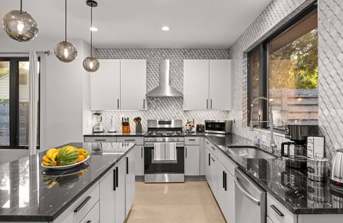 Govalle House | Modern Luxury House: East Austin