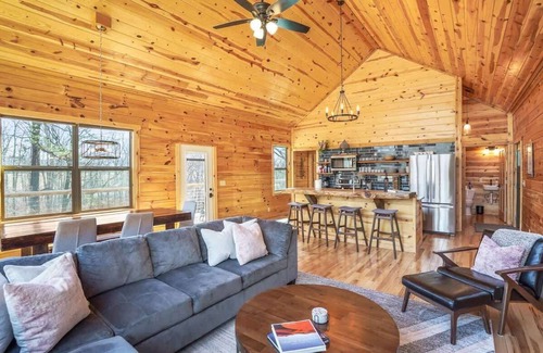 McArthur Cabin | Modern Luxury I Hot Tub I Hiking