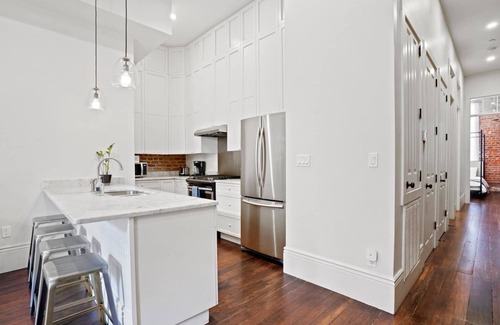 Central Business District Hotel | Modern Luxury in NOLA: 2BR, 2BA Downtown Suite - Close to Harrah's & French Quarter