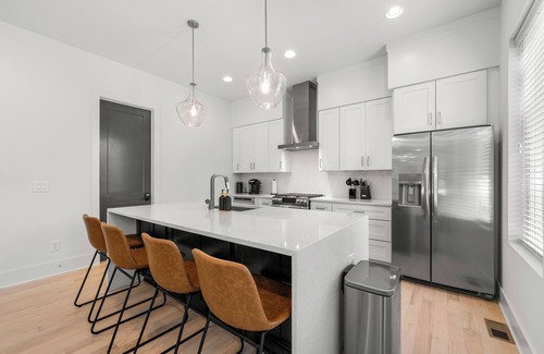 Home Park House | Modern Luxury in West Midtown 4BR with Rooftop