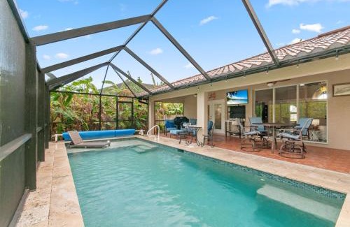 Central Naples House | Modern Luxury Retreat in Naples