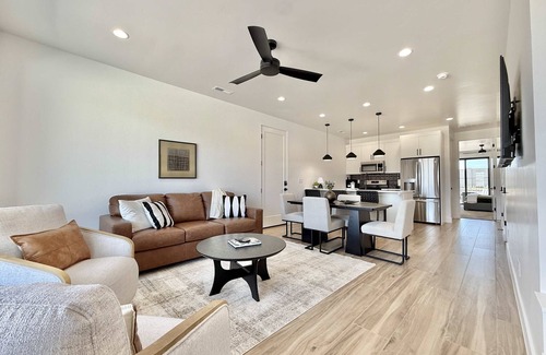 Kanab House | Modern Luxury Townhome near Zion and Bryce Canyon