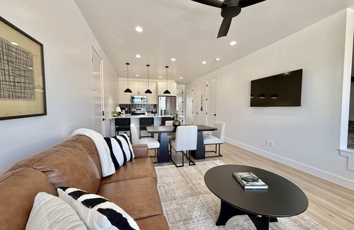 Kanab House | Modern Luxury Townhome near Zion and Bryce Canyon