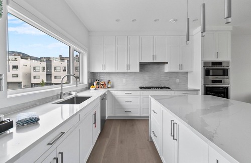 Okanagan-Similkameen House | Modern Luxury Townhouse Large rooftop & Elevator with 4 bedrooms