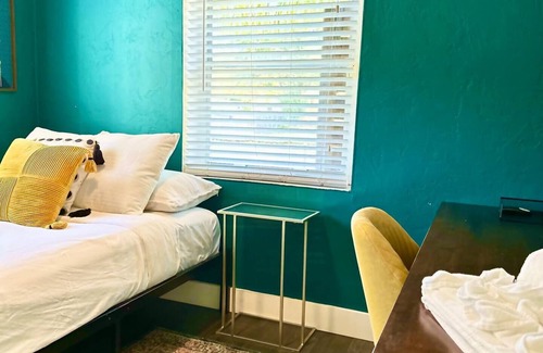 North Miami Cottage | Modern Miami Cottage - 12 mins from the Beach