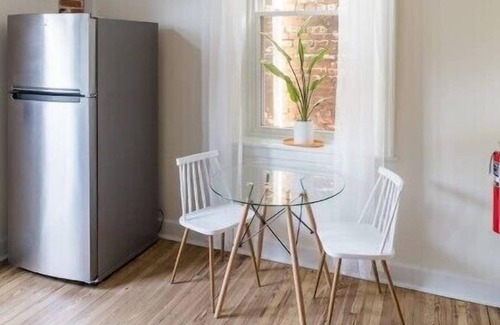 Chambersburg Apartment | Modern Mian St Lounge - Parking+laundrey+fast Wi-Fi