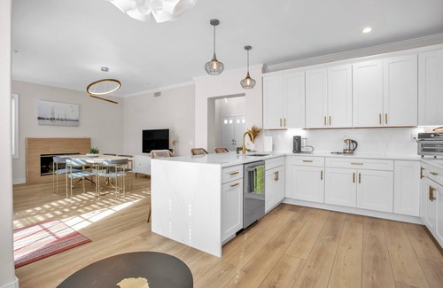 Fullerton House | Modern Minimalist Monthly Rental Near Disneyland