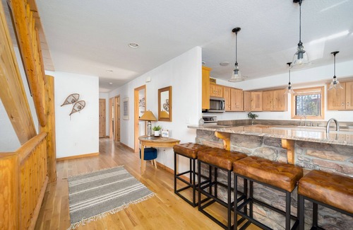 Grand Lake Cabin | Modern Mountain Cabin w/Hot tub, Sleeps 16, Pet Friendly, and Mountain Views