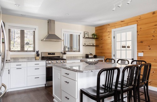 Waitsfield House | Modern Mountain Escape - minutes to town & mountains