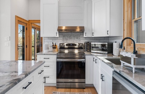 Fleetwood House | Modern Mountain Lodge with a View