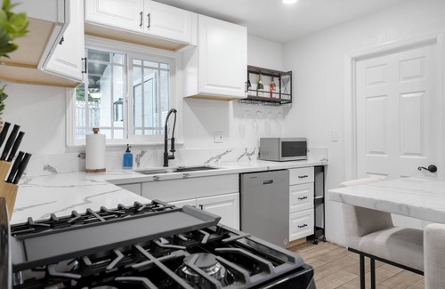 Lompoc House | Modern Mountain View home