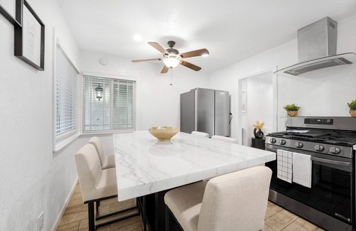 Lompoc House | Modern Mountain View home