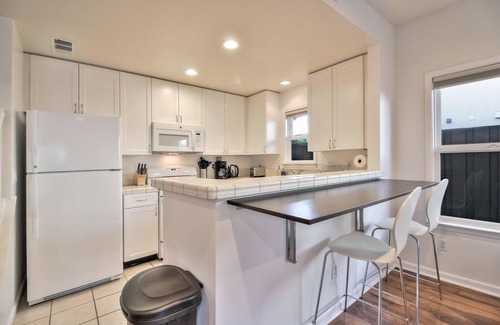Mountain View House | Modern Mountain View 2BR w/Patio & Vaulted Ceilings