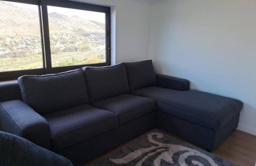 Fish Hoek House | Modern mountainside home with ocean view - Minimal load shedding