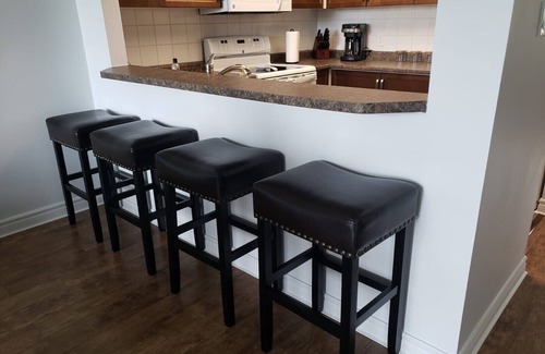 Huntsville Condo | Modern Muskoka Executive 2 Bedroom Condo/Loft. Minutes to the Provincial Parks!