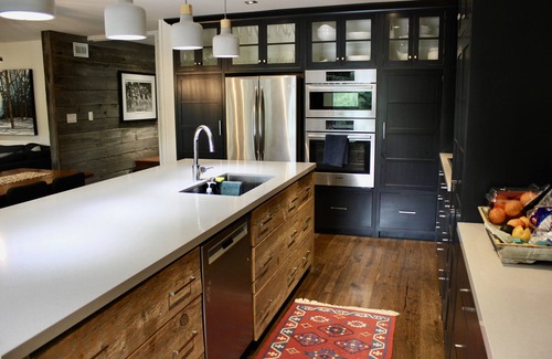 Seguin Cottage | Modern Muskoka Gem with Gorgeous Lake View, Sleeps 10 -Minimum Stay 28 days