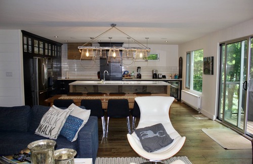 Seguin Cottage | Modern Muskoka Gem with Gorgeous Lake View, Sleeps 10 -Minimum Stay 28 days