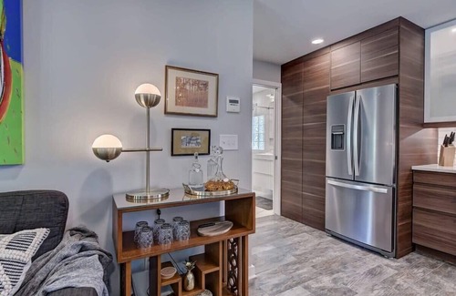 Cherry Condo | Modern Myers Park 1BR King Condo | Queens Rd